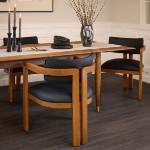 Jolie Chaise de salle à manger, cadre noyer – Similicuir noir