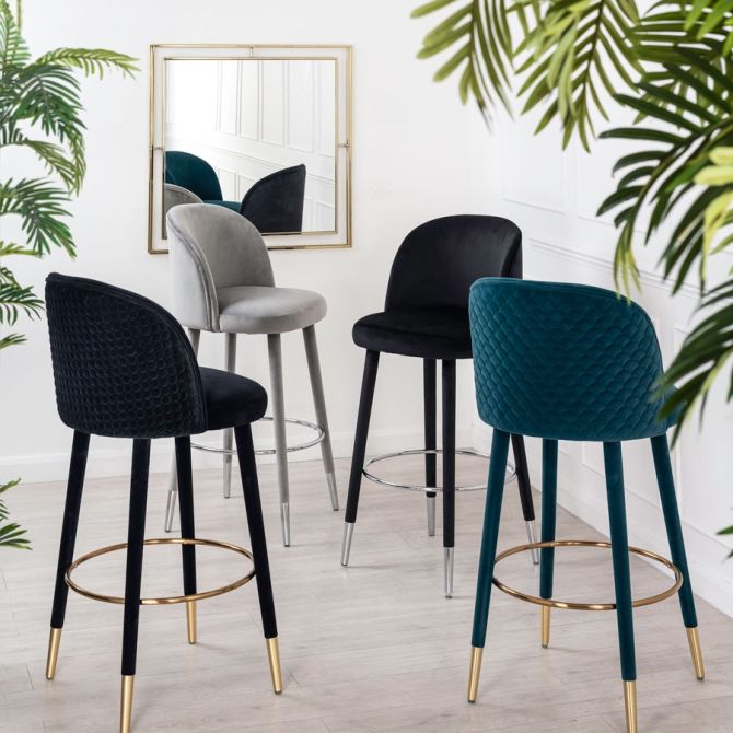 Bellucci Thekenhocker - Schuppenmuster - Pfauenblau - Messingkappen -view2