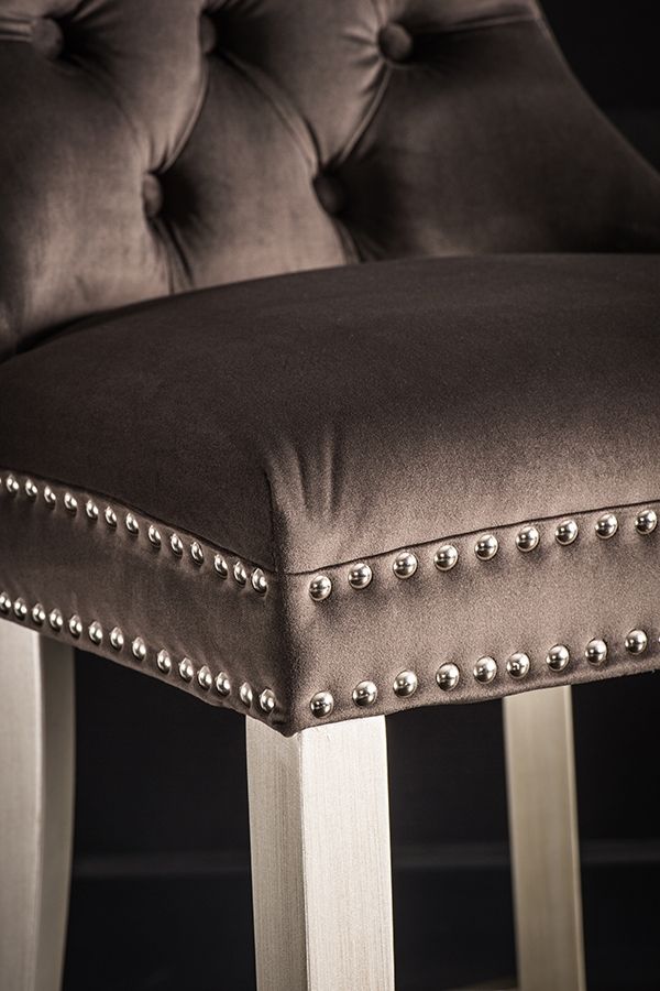 bar stool/ Buttoned bar stool/ elegant bar stool