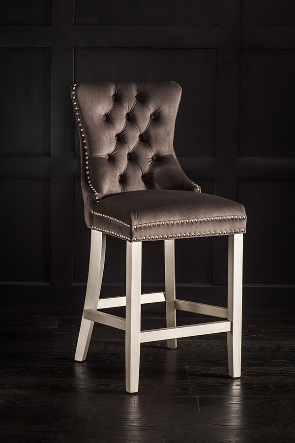 bar stool/ Buttoned bar stool/ elegant bar stool