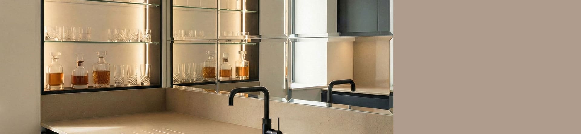 Verspiegelte Fliesen