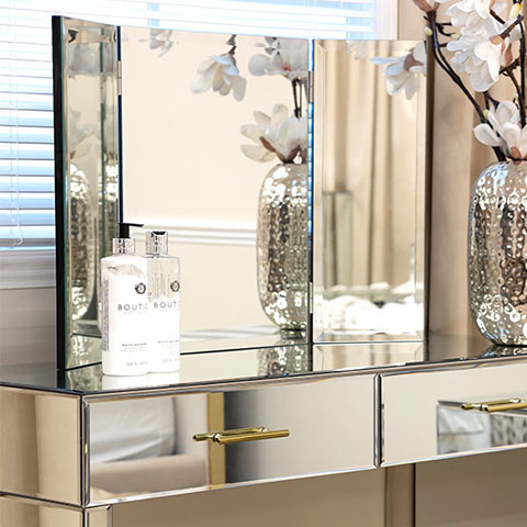 mirrored-furniture-m